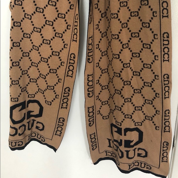 SOLD Gucci GG Wool Reversible Scarf - Picture 3 of 3